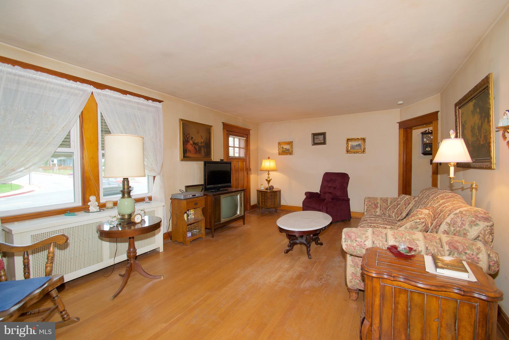 1211 Bay Ridge Avenue Annapolis, MD 21403 - Photo 4 of 30 Hardwood Floors Throughout