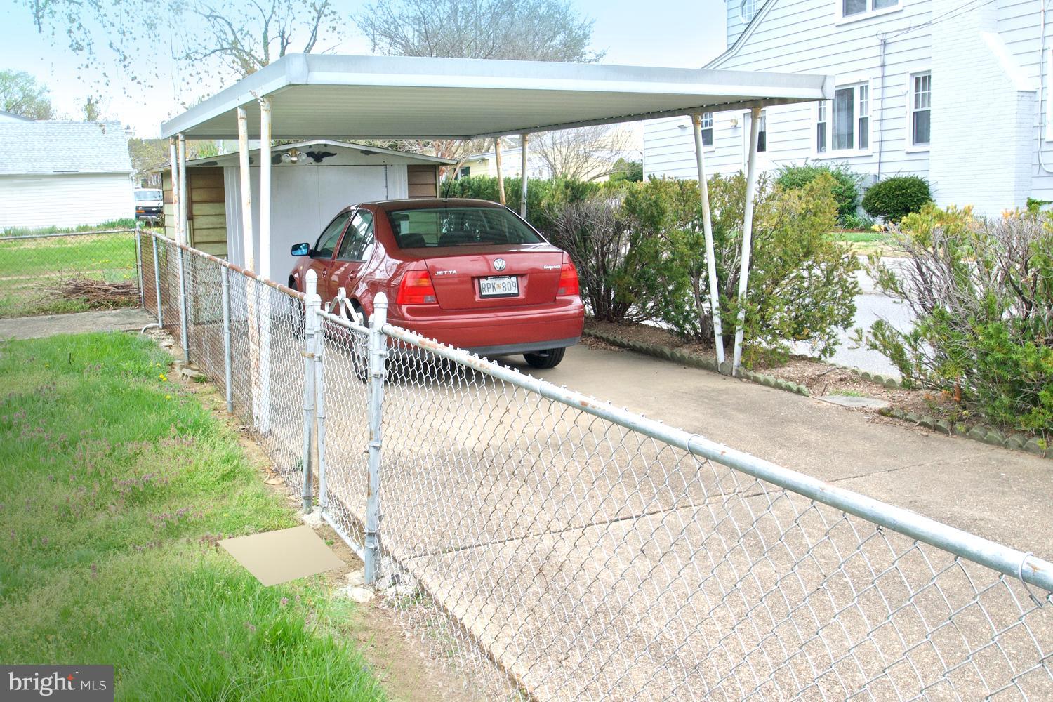 1211 Bay Ridge Avenue Annapolis, MD 21403 - Photo 7 of 30 Paved Driveway to 1-Vehicle Carport