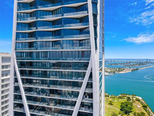$33,000 | 1000 Biscayne Boulevard, Unit 4901, Miami, FL 33132