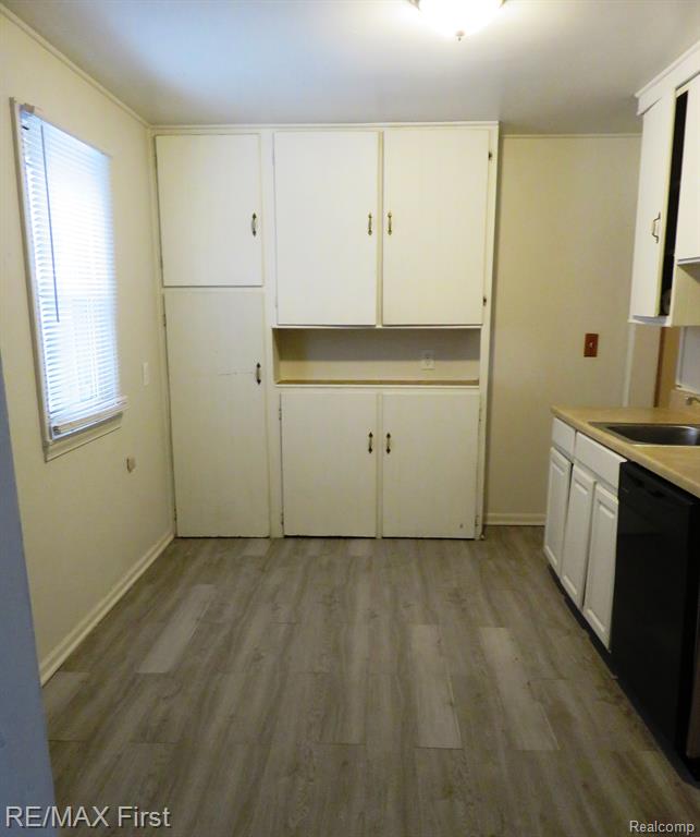 21337 Inkster Road Farmington Hills, MI 48336 - Photo 9 of 12