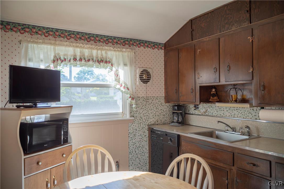 1817 Stonington Road Bethlehem, PA 18018 - Photo 8 of 21 Gallery Image 8