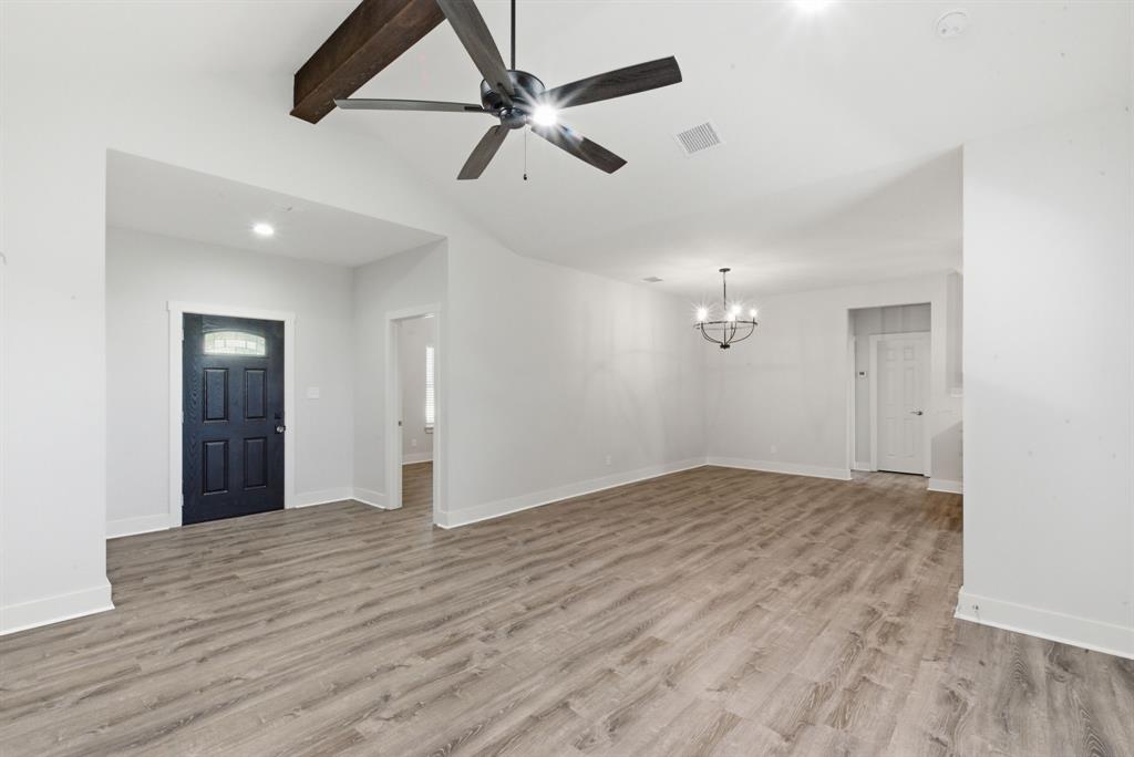 125 Ruidoso Way Mineral Wells, TX 76067 - Photo 5 of 36