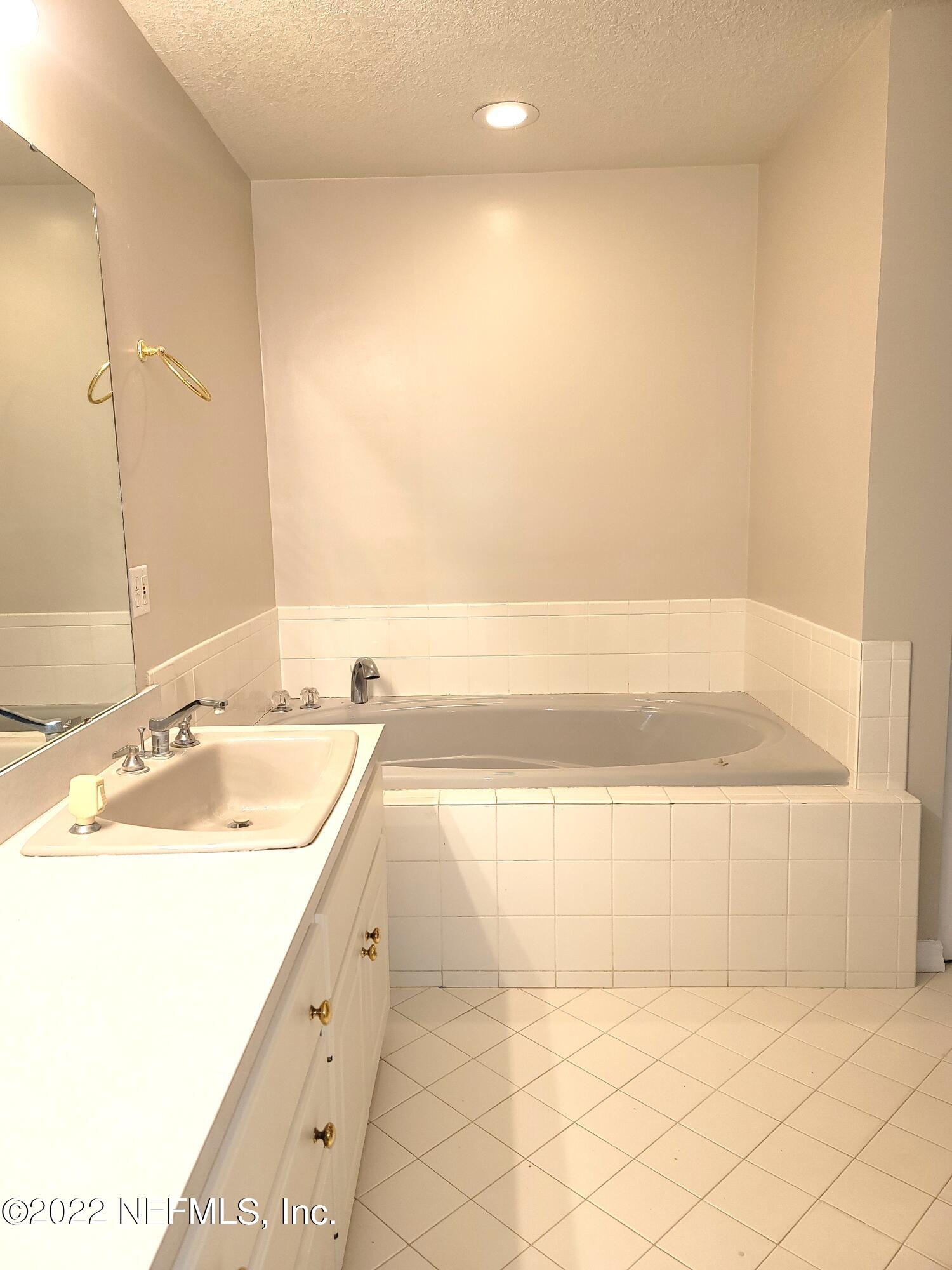 110 Northeast 2nd Street Lake Butler, FL 32054 - Photo 22 of 40 Master Bathroom