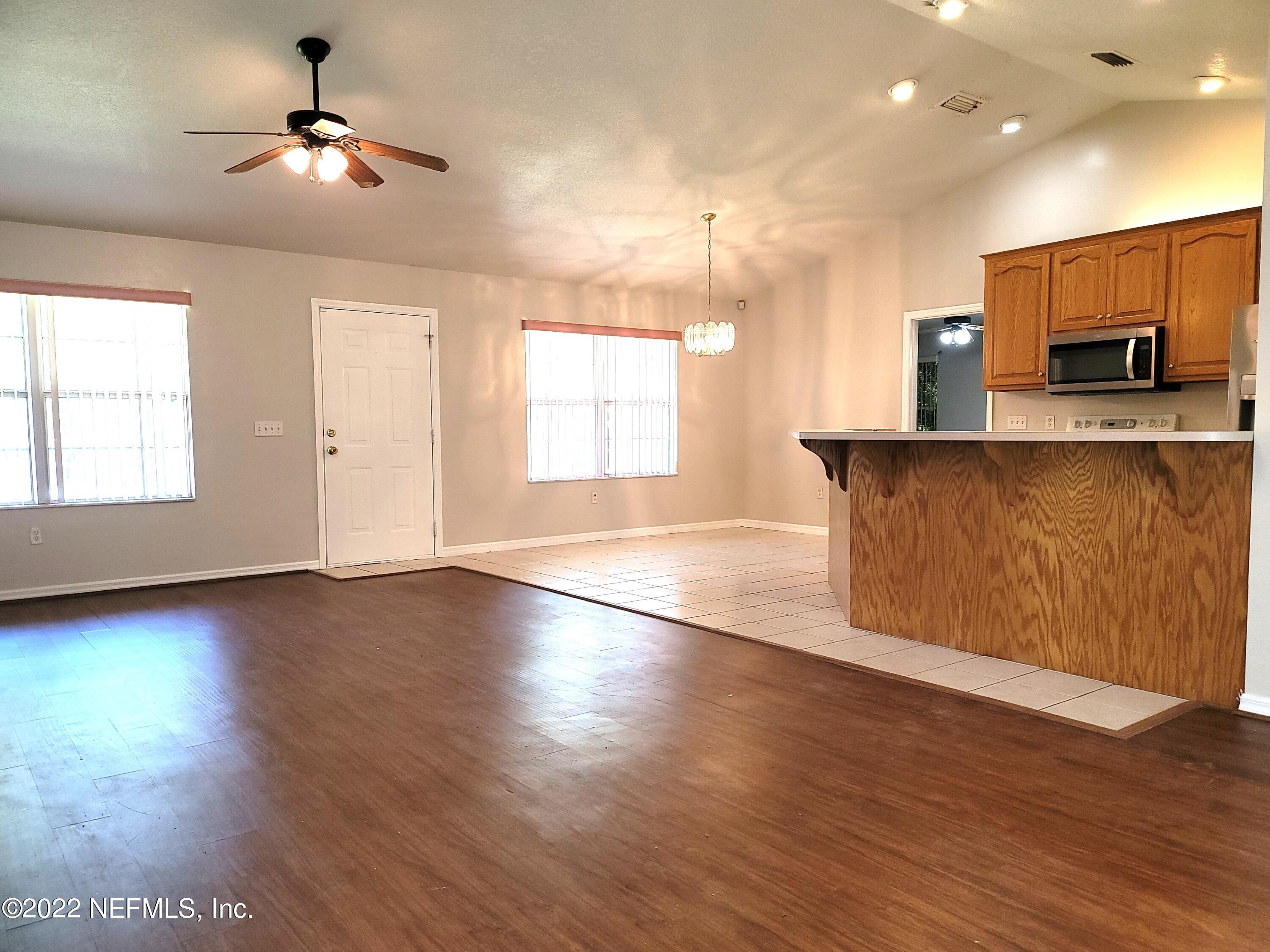 110 Northeast 2nd Street Lake Butler, FL 32054 - Photo 9 of 40 Livingroom