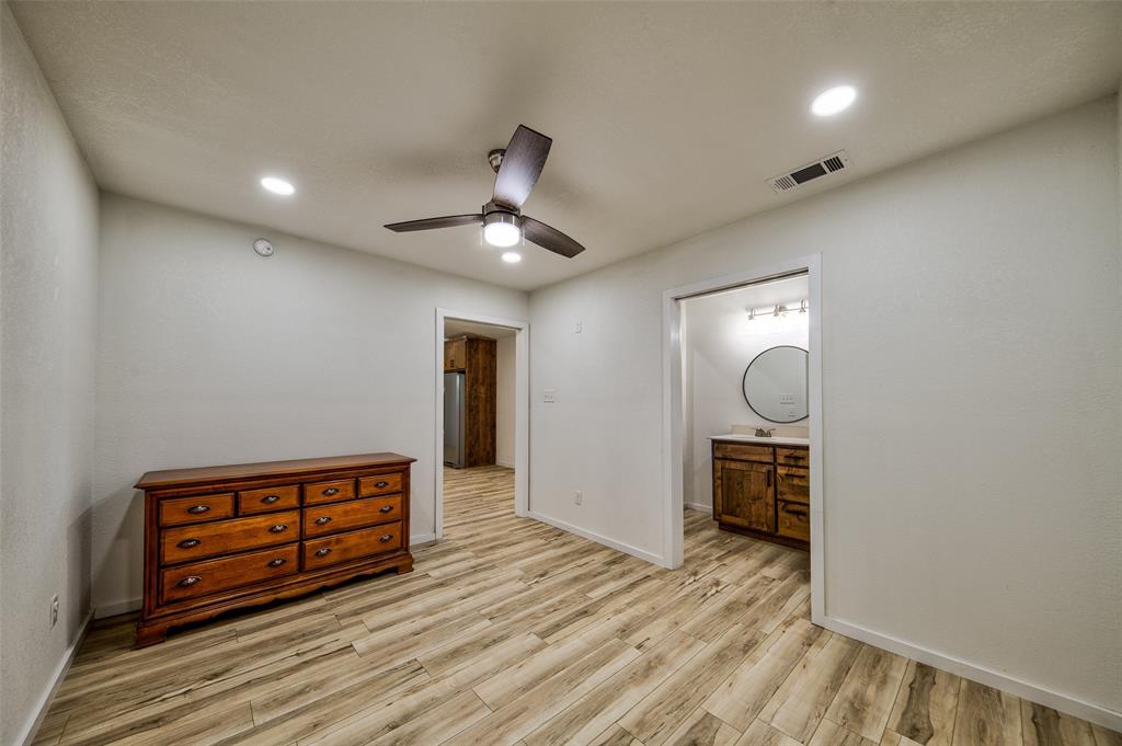 724 Zion Rhome, TX 76078 - Photo 35 of 40 Apartment bedroom