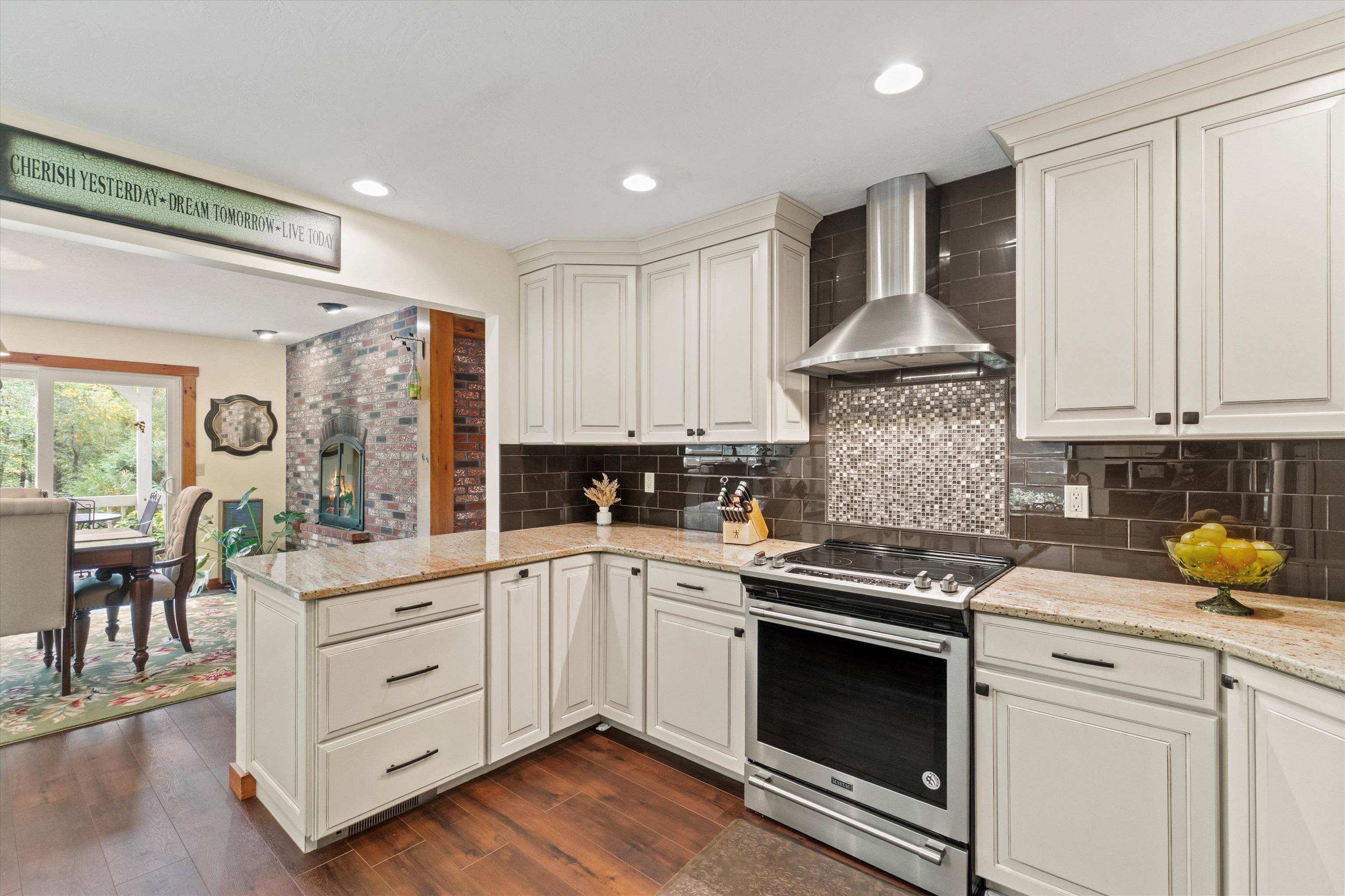 115 Normand Road Goffstown, NH 03045 - Photo 3 of 57