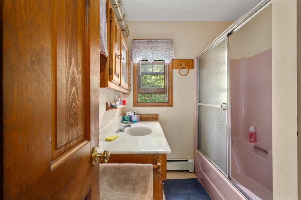 1 Leno Road Sturbridge, MA 01566 - Photo 14 of 33
