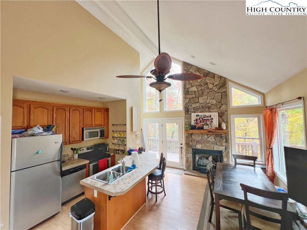 231 Laurel Road Purlear, NC 28665 - Photo 8 of 30