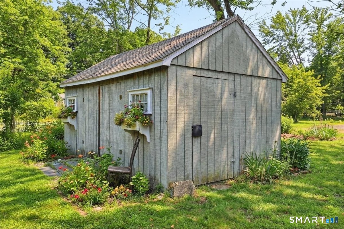 21 4 Mile River Road Old Lyme, CT 06371 - Photo 39 of 40 a view of small house and garden