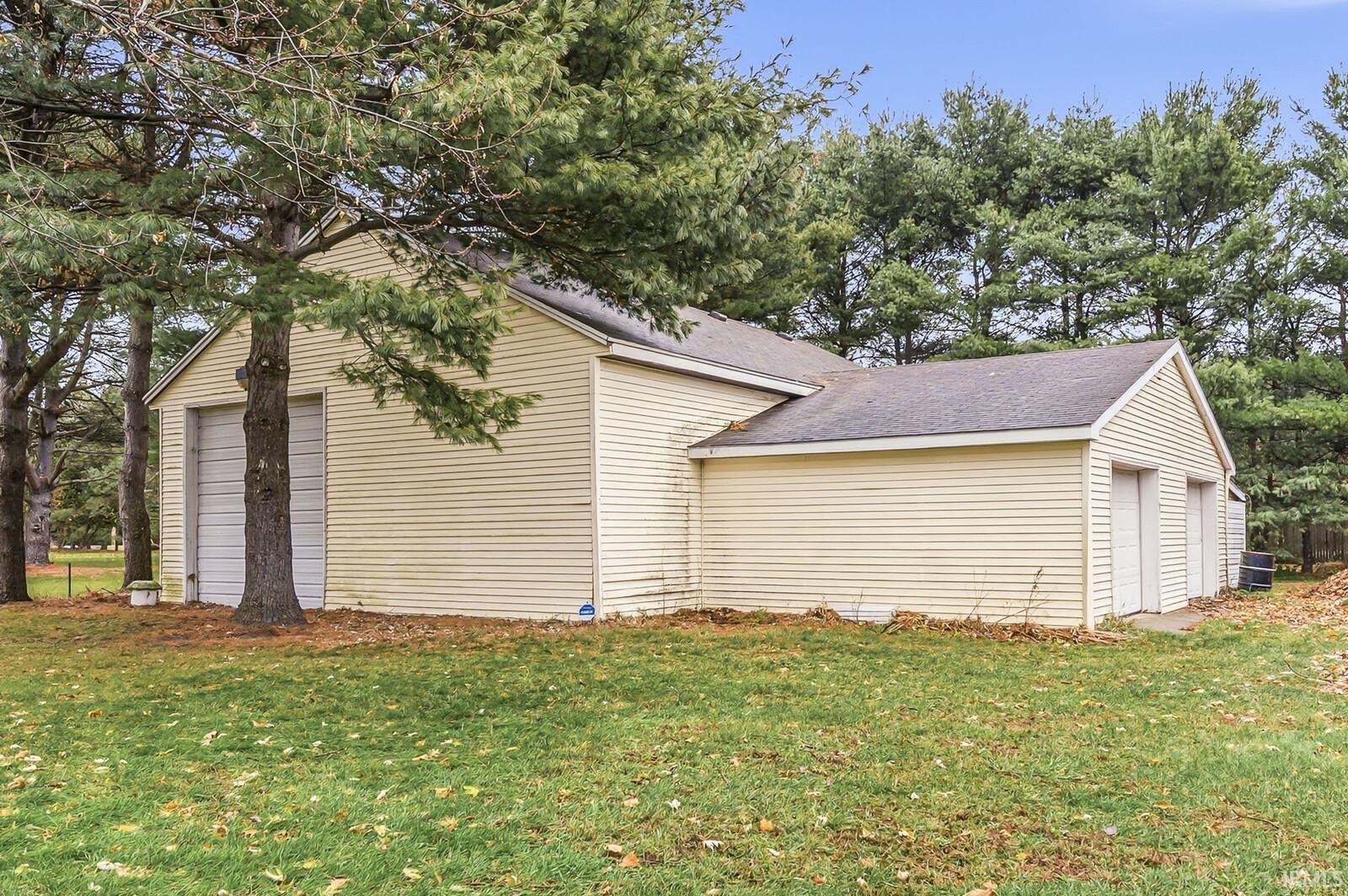 51030 Birch Road Granger, IN 46530 - Photo 4 of 36