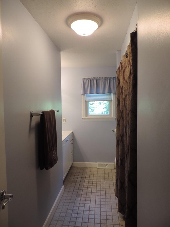 89 Bairdcrest Road Springfield, MA 01118 - Photo 7 of 12