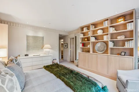 a living room that has a book shelf