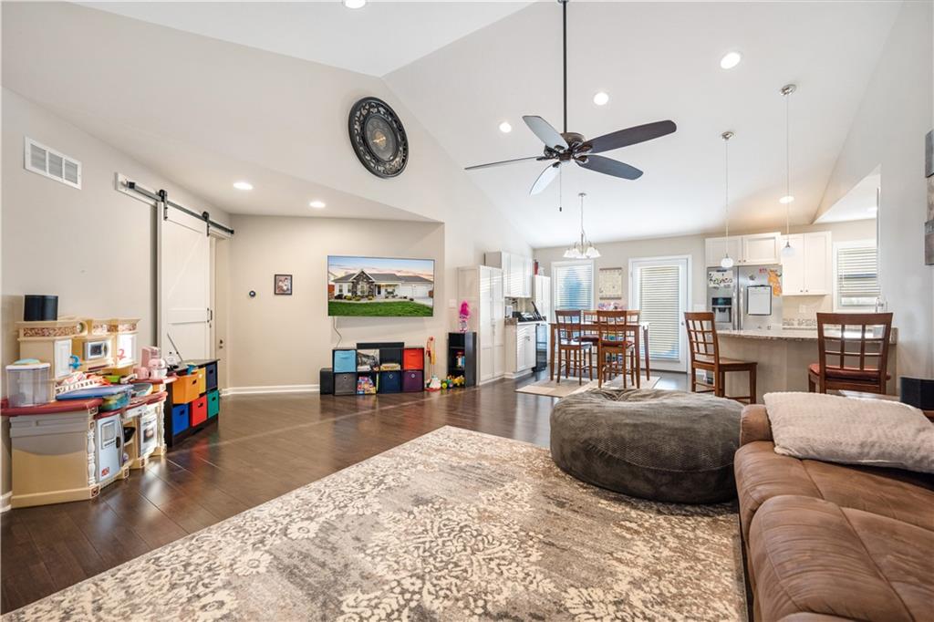 372 Oak Spring Road Canonsburg, PA 15317 - Photo 3 of 25 Gallery Image 3