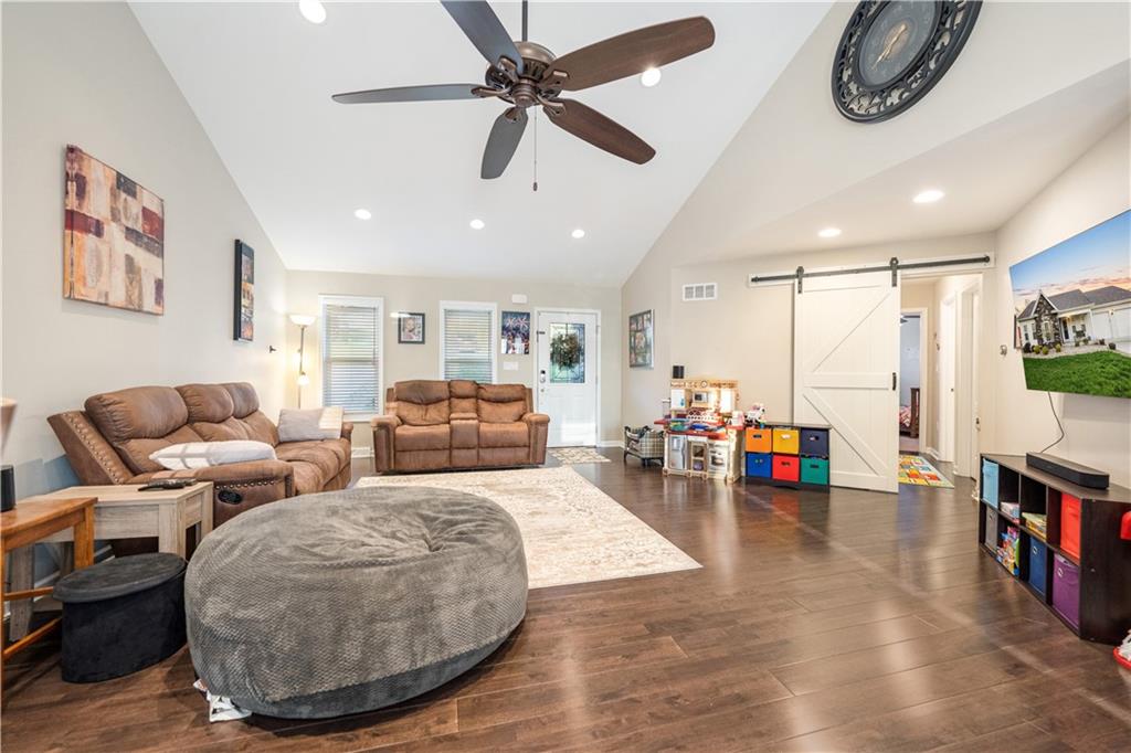372 Oak Spring Road Canonsburg, PA 15317 - Photo 4 of 25 Gallery Image 4