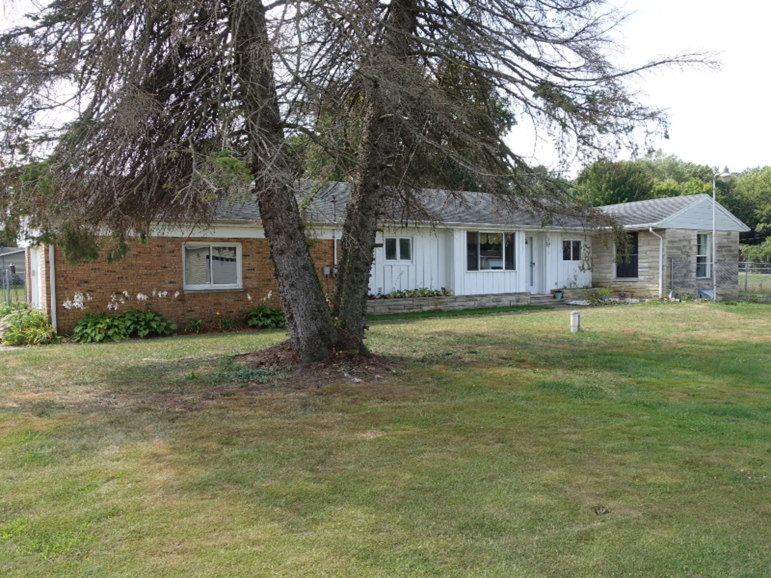 2930 River Road Benton Harbor, MI 49022 - Photo 3 of 37 DSC01986