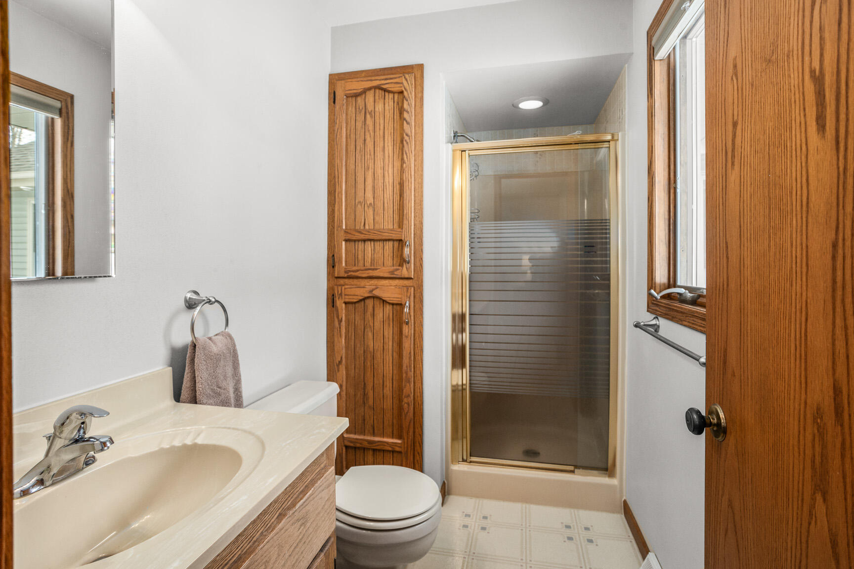 N70W23439 Prides Road Sussex, WI 53089 - Photo 13 of 36 Primary EnSuite Bathroom