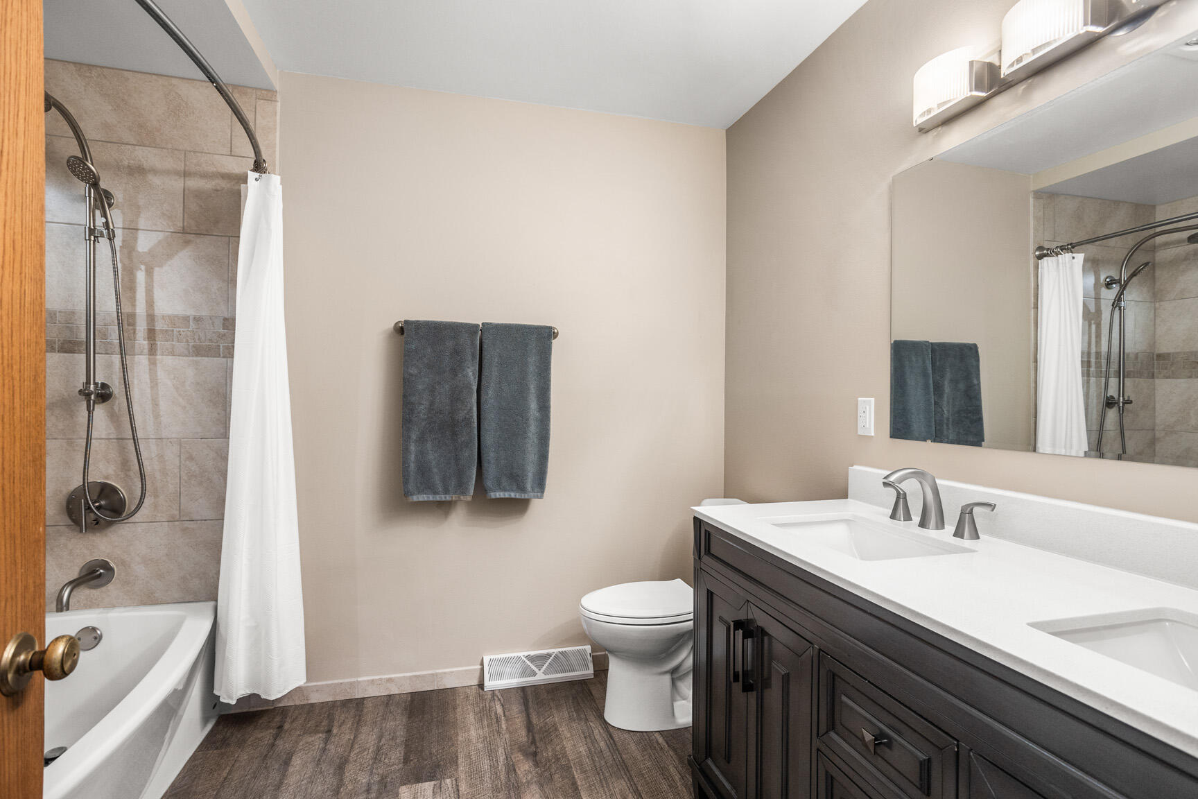 N70W23439 Prides Road Sussex, WI 53089 - Photo 14 of 36 Full Bath