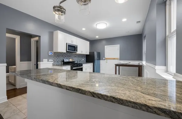 $1,700 | 8222 South Maryland Avenue, Unit 3, Chicago, IL 60619