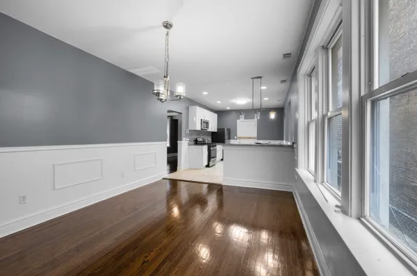 $1,700 | 8222 South Maryland Avenue, Unit 3, Chicago, IL 60619
