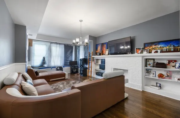 $1,700 | 8222 South Maryland Avenue, Unit 3, Chicago, IL 60619