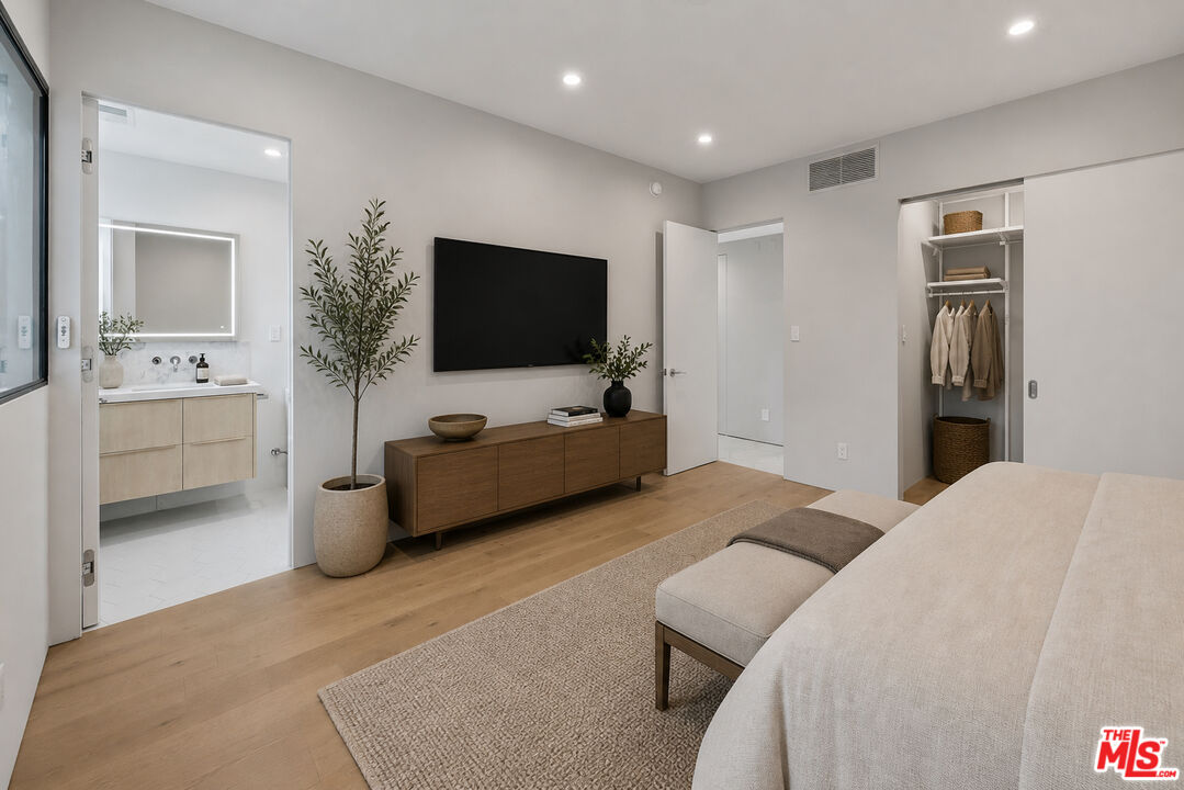 2412 Riverside Drive Los Angeles, CA 90039 - Photo 9 of 24