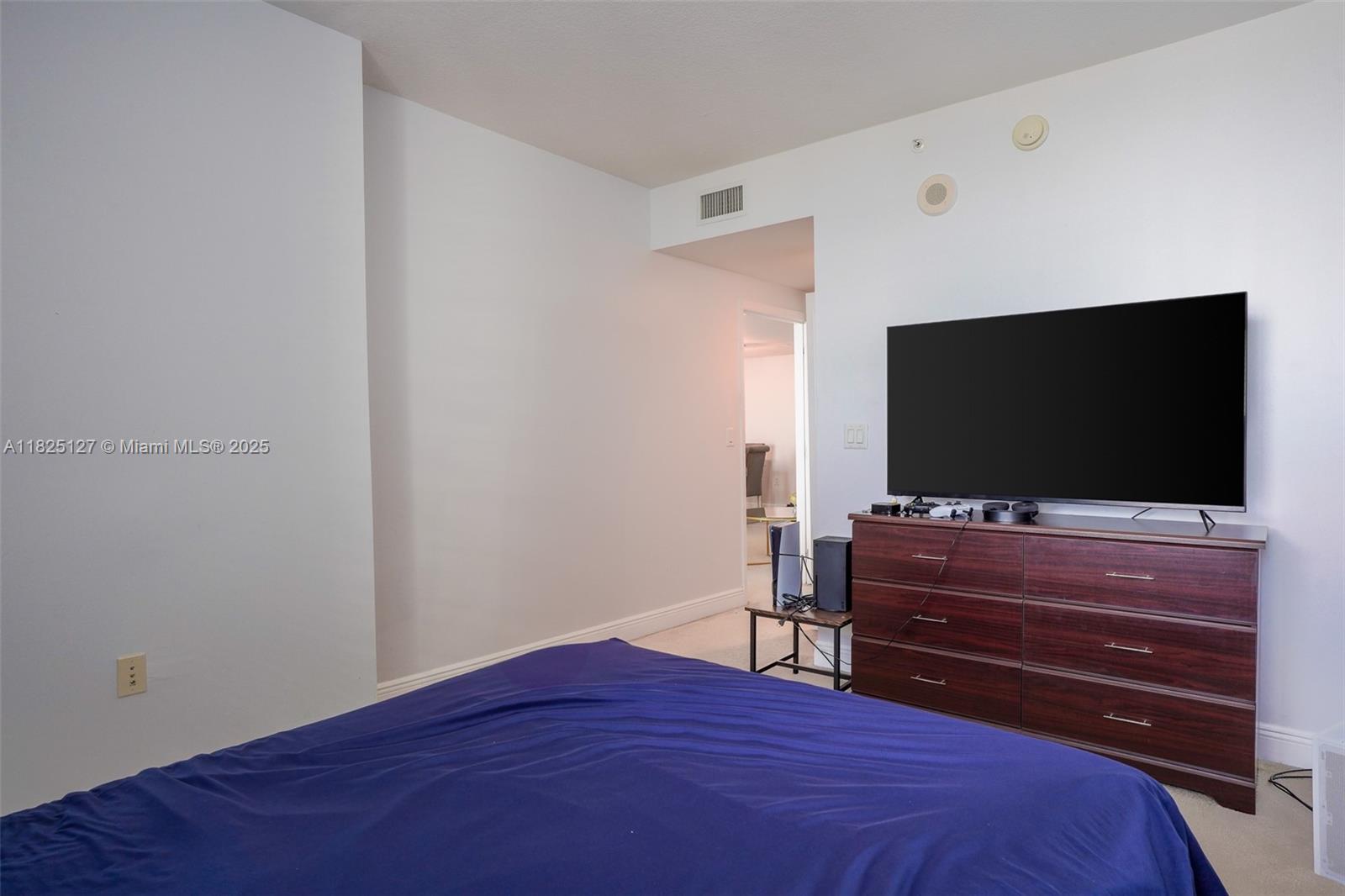 1250 South Miami Avenue, Unit 3003 Miami, FL 33130 - Photo 19 of 31 a room with a flat screen tv