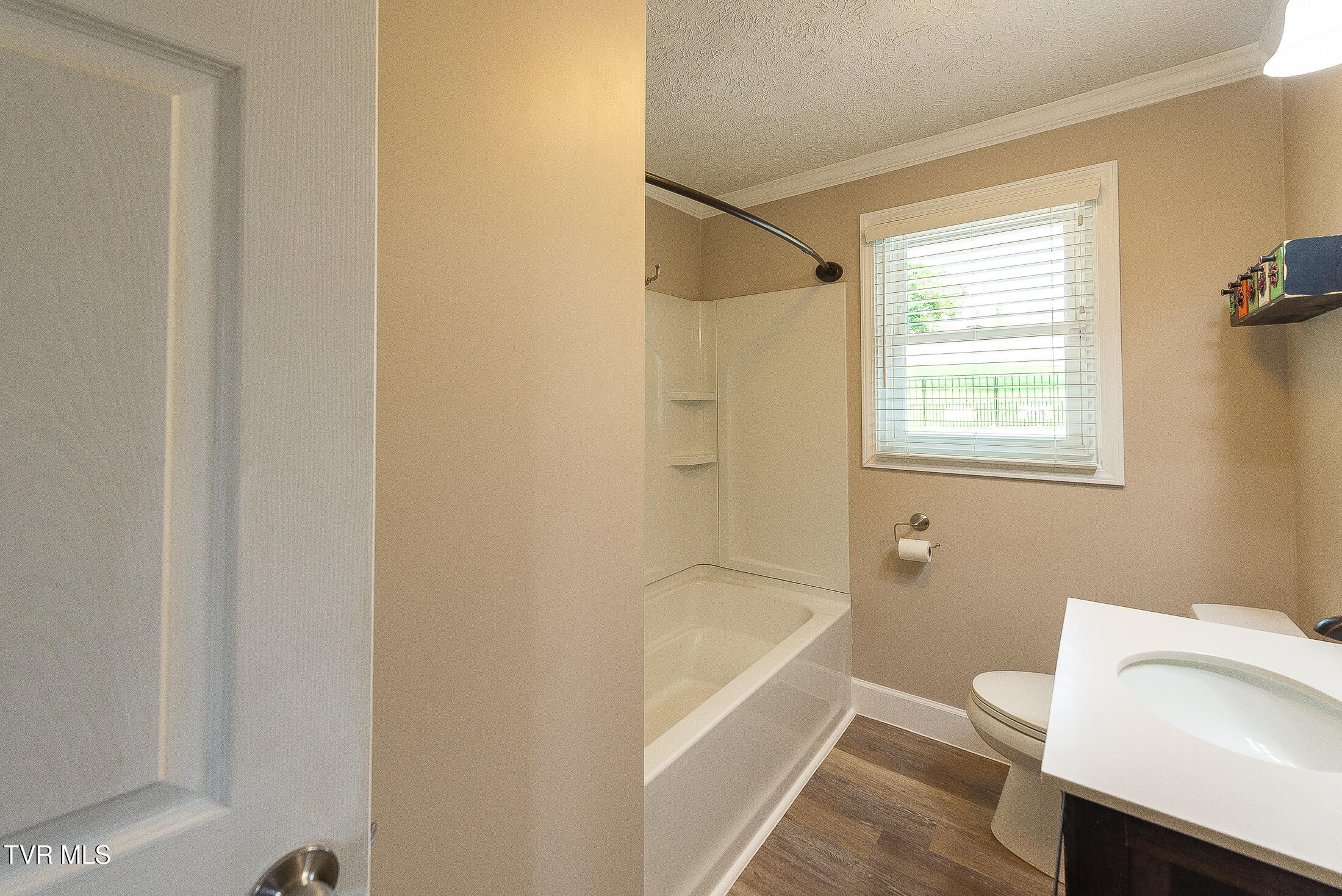 517 Forestdale Road Kingsport, TN 37660 - Photo 14 of 33 bathroom