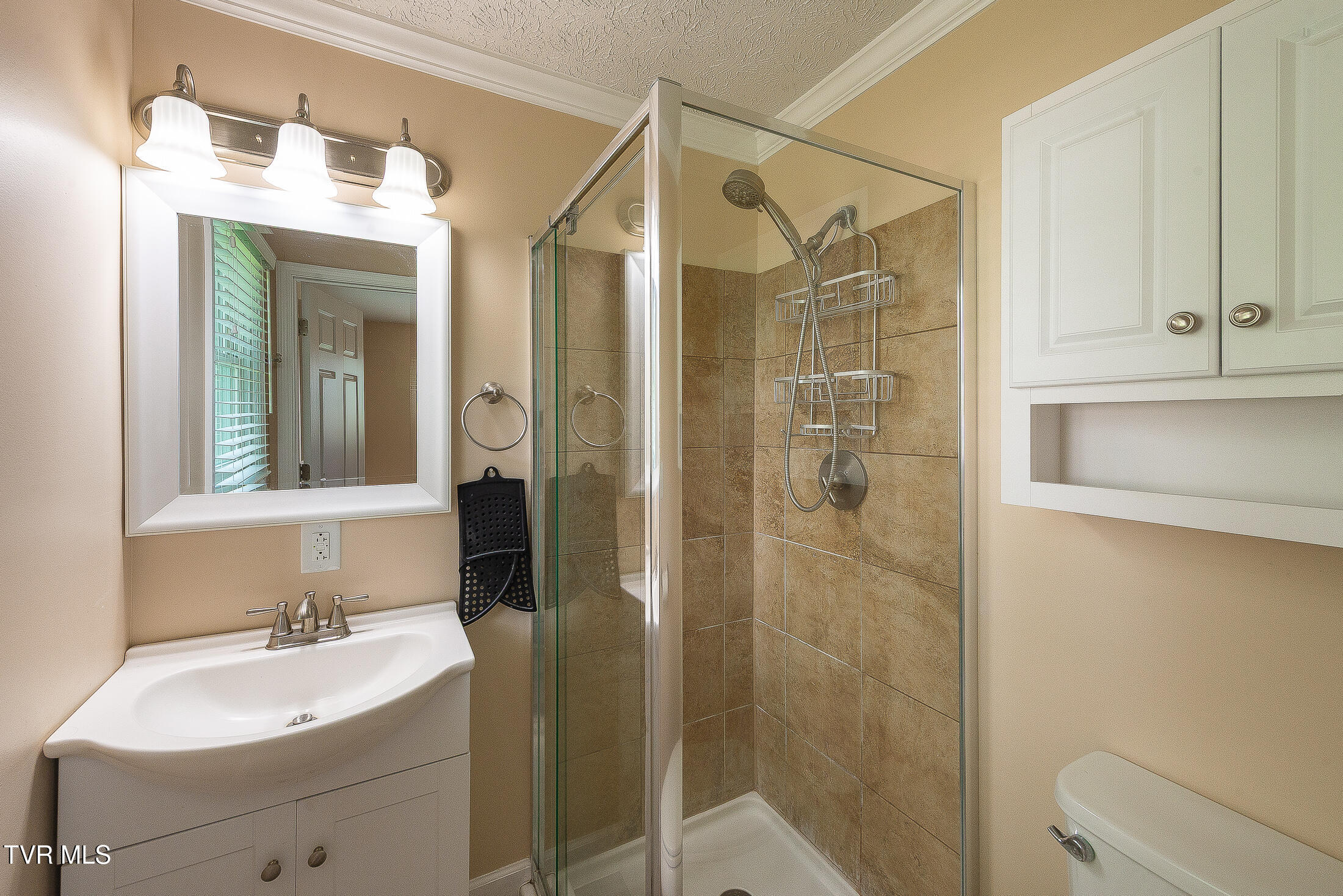 517 Forestdale Road Kingsport, TN 37660 - Photo 15 of 33 bathroom primary ensuite