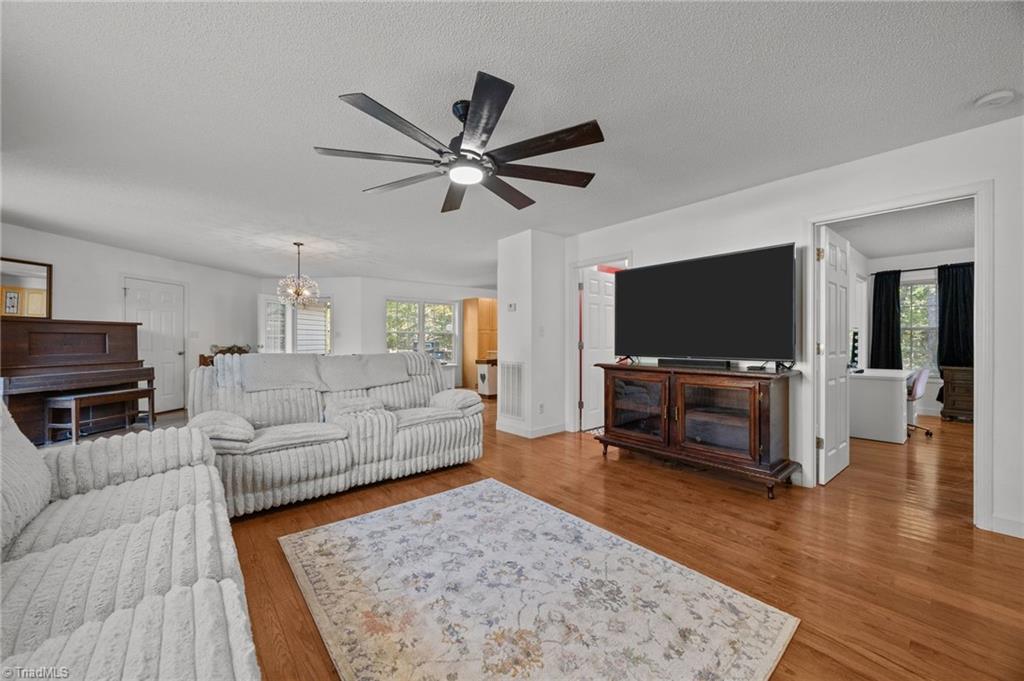 5172 Jordan Valley Road Trinity, NC 27370 - Photo 14 of 50 Living Room