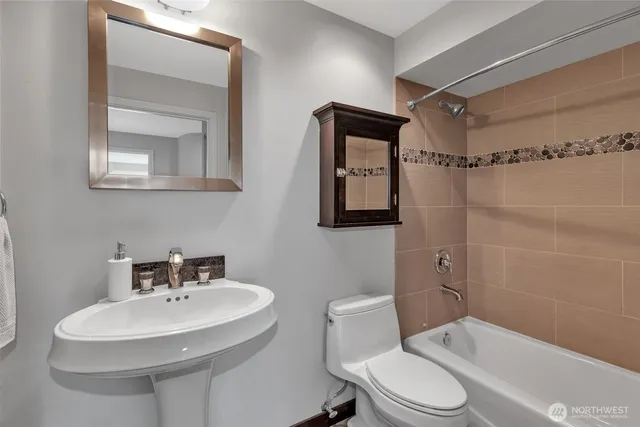 $739,900 | 1231 5th Avenue North, Unit 101, Seattle, WA 98109