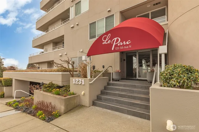 $739,900 | 1231 5th Avenue North, Unit 101, Seattle, WA 98109