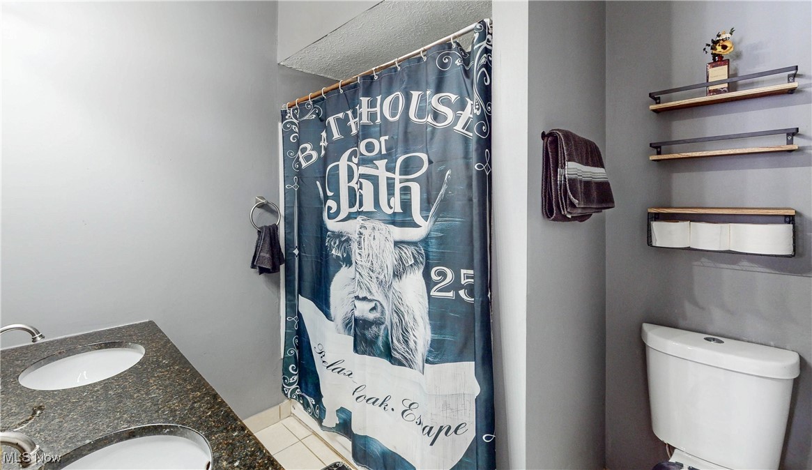 2871 Lynne Road Akron, OH 44312 - Photo 15 of 32 Main bathroom