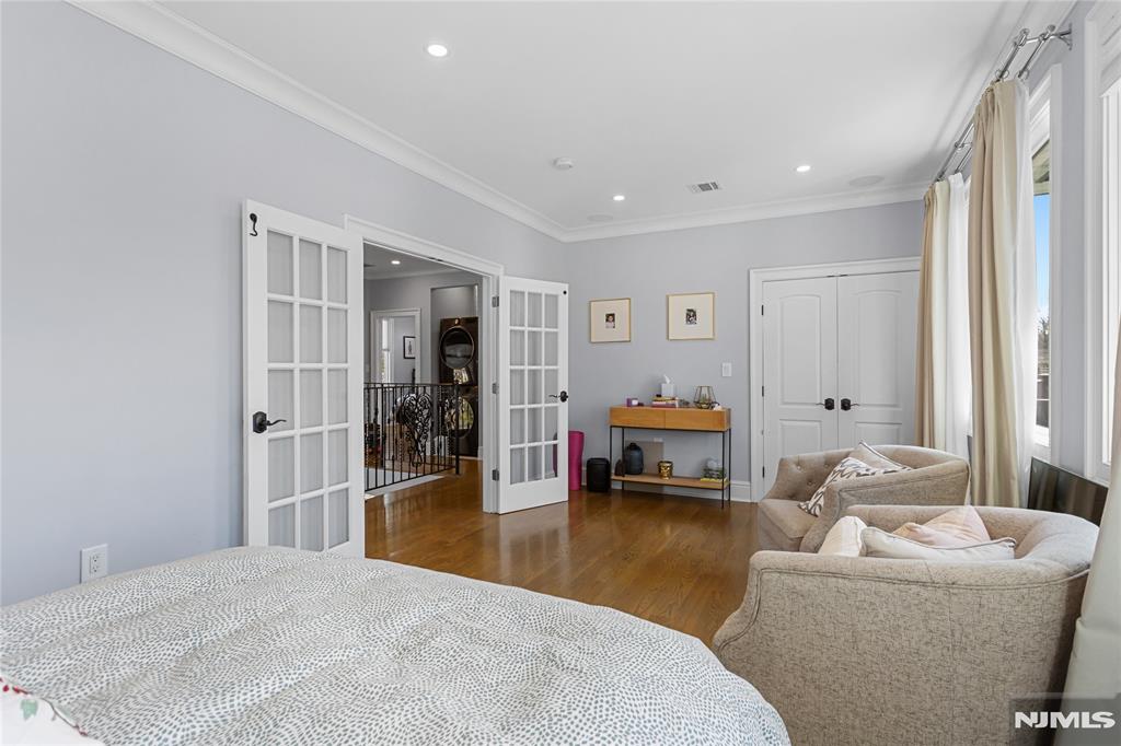 537 Spring Valley Road Paramus, NJ 07652 - Photo 13 of 36