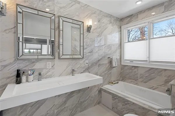 $1,600,000 | 537 Spring Valley Road, Paramus, NJ 07652