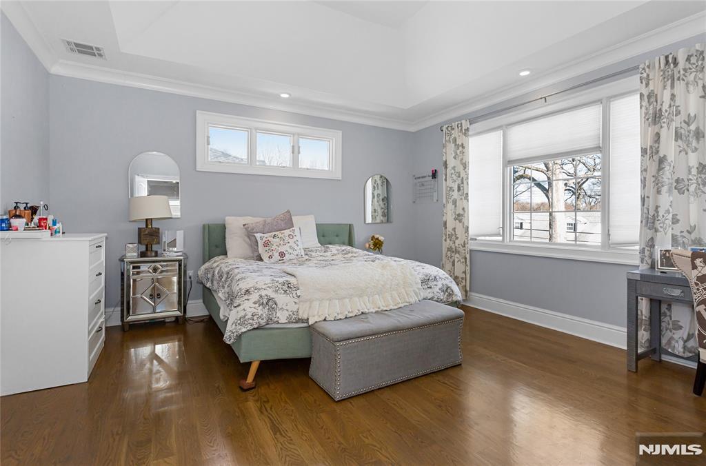 537 Spring Valley Road Paramus, NJ 07652 - Photo 16 of 36