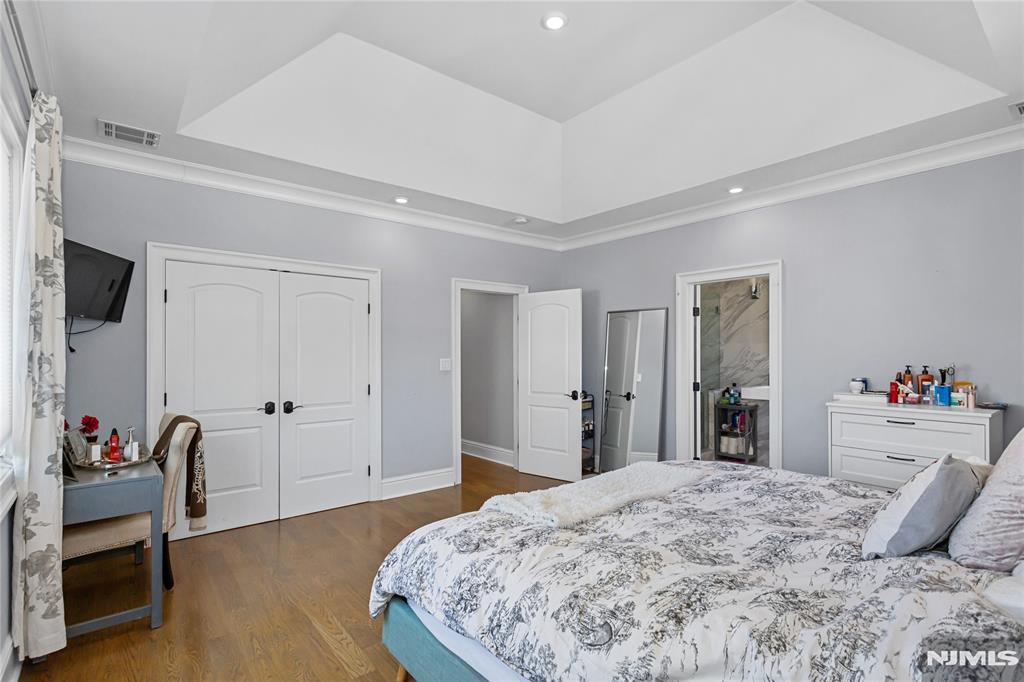 537 Spring Valley Road Paramus, NJ 07652 - Photo 17 of 36