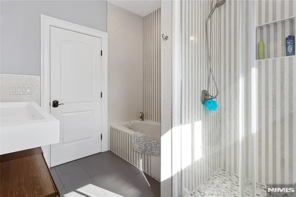 $1,600,000 | 537 Spring Valley Road, Paramus, NJ 07652