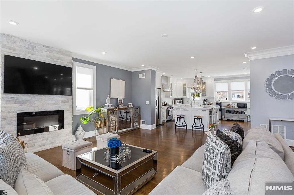 537 Spring Valley Road Paramus, NJ 07652 - Photo 2 of 36