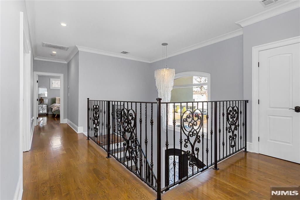 537 Spring Valley Road Paramus, NJ 07652 - Photo 23 of 36