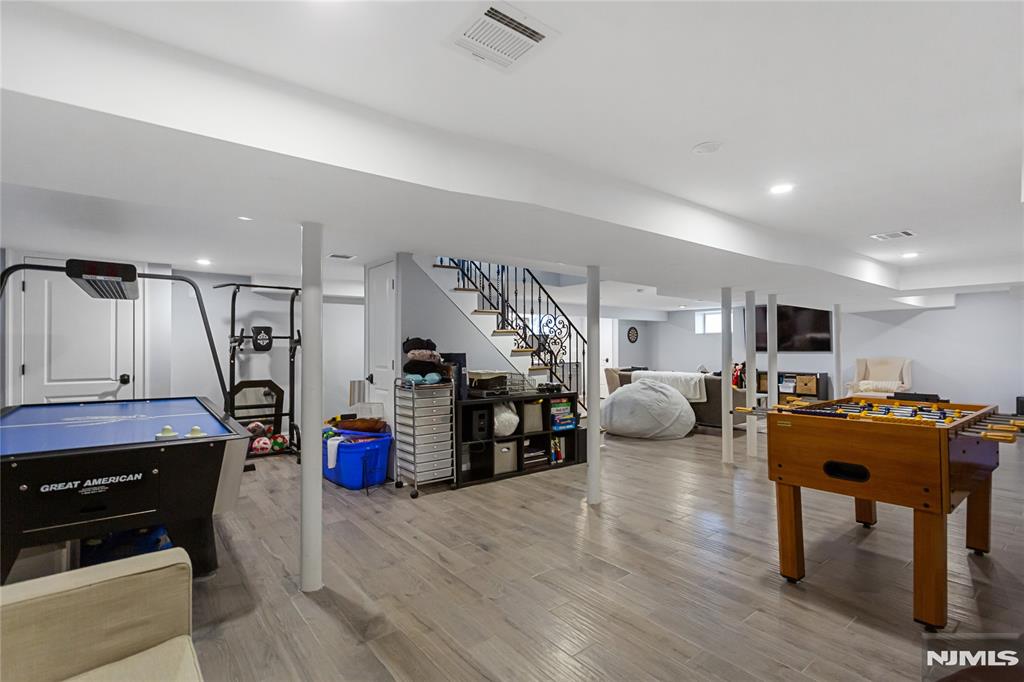 537 Spring Valley Road Paramus, NJ 07652 - Photo 26 of 36