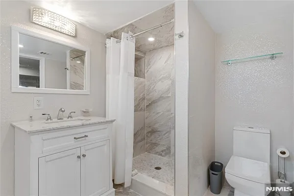 $1,600,000 | 537 Spring Valley Road, Paramus, NJ 07652