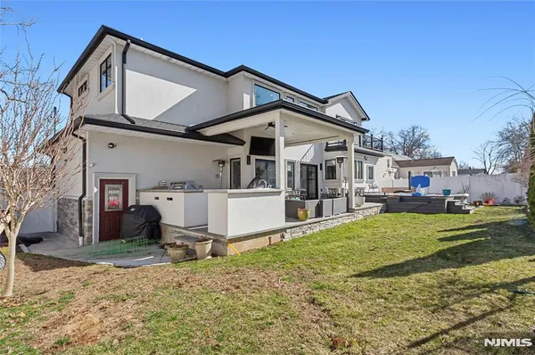 $1,600,000 | 537 Spring Valley Road, Paramus, NJ 07652