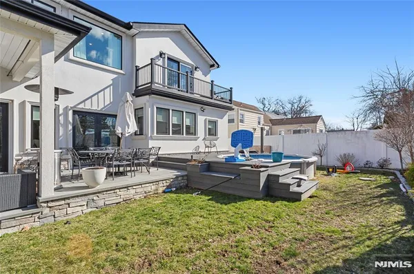 $1,600,000 | 537 Spring Valley Road, Paramus, NJ 07652