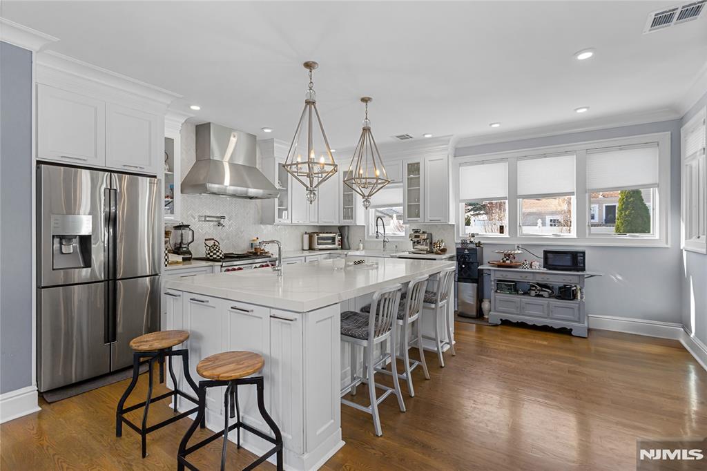 537 Spring Valley Road Paramus, NJ 07652 - Photo 5 of 36