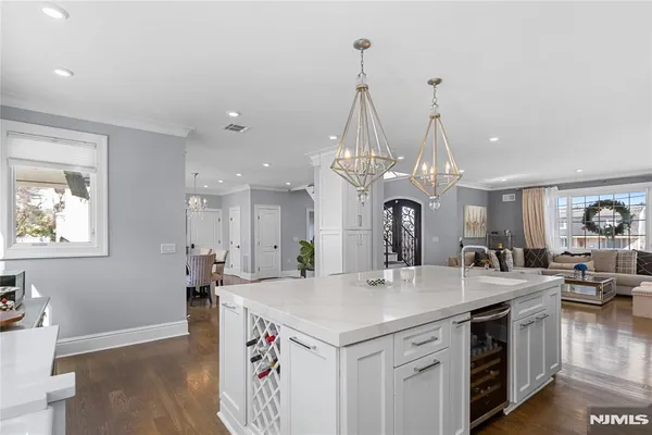 $1,600,000 | 537 Spring Valley Road, Paramus, NJ 07652