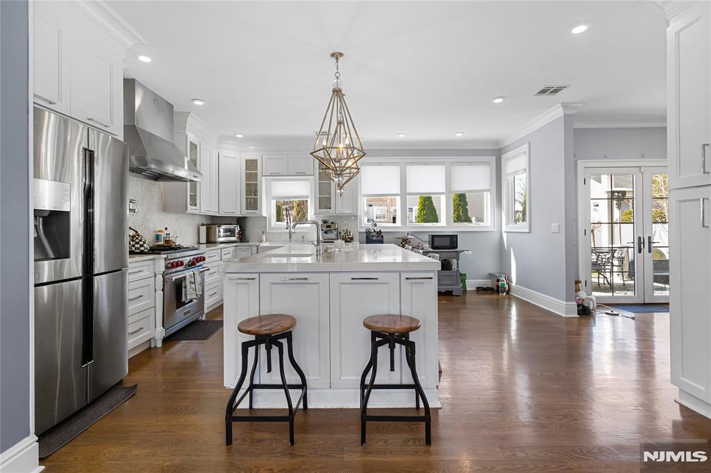 537 Spring Valley Road Paramus, NJ 07652 - Photo 8 of 36