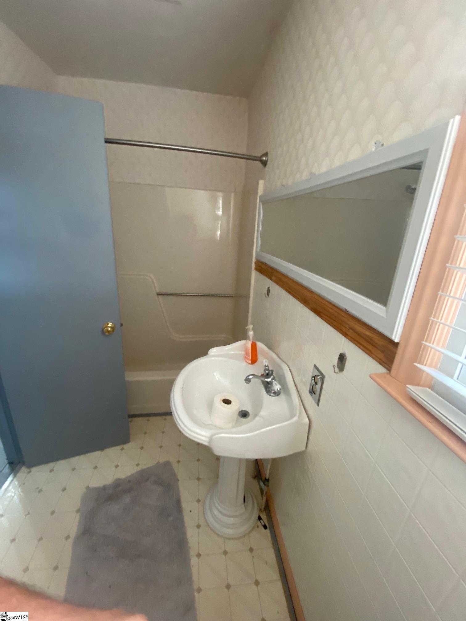 111 Maplebrook Street Laurens, SC 29360 - Photo 8 of 13