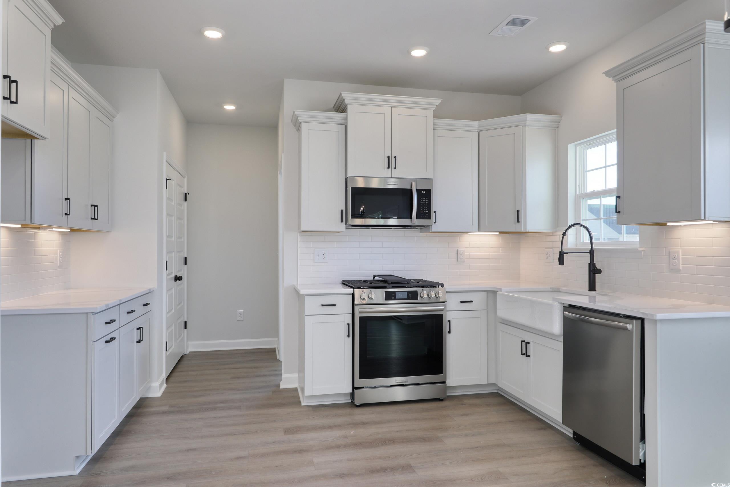 181 Azure Loop Myrtle Beach, SC 29588 - Photo 10 of 40 Kitchen with decorative backsplash, stainless stee