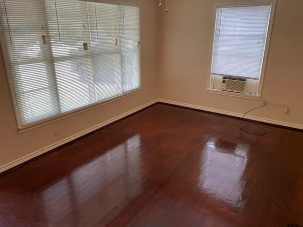 $995 | 310 West Braziel Street, Lindale, TX 75771