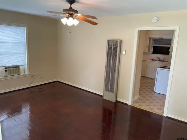 $995 | 310 West Braziel Street, Lindale, TX 75771